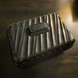 NEW TUMI Hard Shell Travel Case Makeup Bag Delta First Class Black Toiletry 6.5”